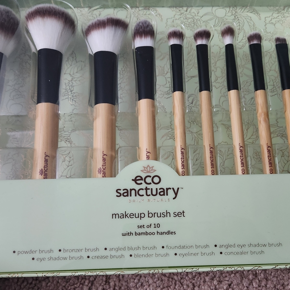NEW ECO Sanctuary Makeup Brush Set with Bamboo Handles (10 Brushes Total) - Picture 6 of 7
